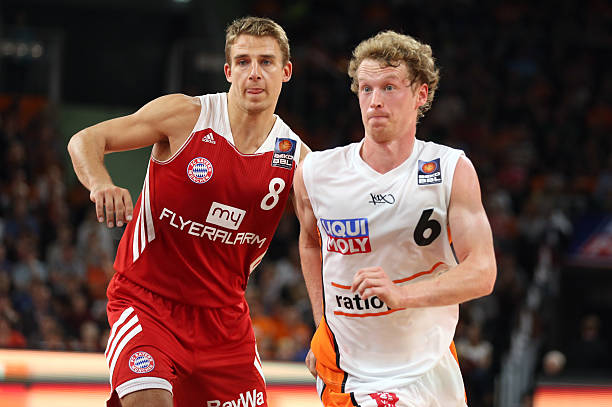 身穿1号球 身穿1号球