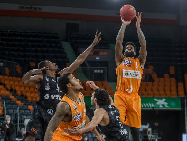 间的默契配 间的默契配